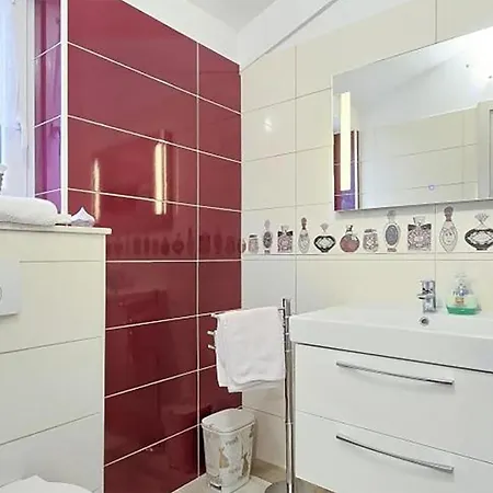In Vlasici - With 2 Bedrooms, Wifi&outdoor Swimming Pool
