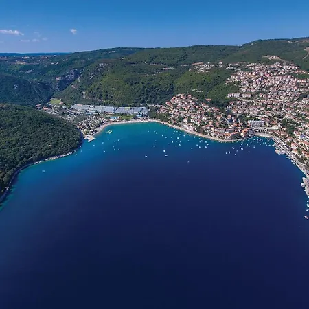In Vlasici - With 2 Bedrooms, Wifi&outdoor Swimming Pool *