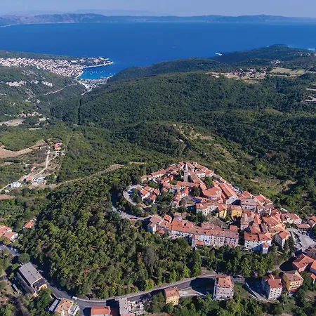 In Vlasici - With 2 Bedrooms, Wifi&outdoor Swimming Pool Kršan