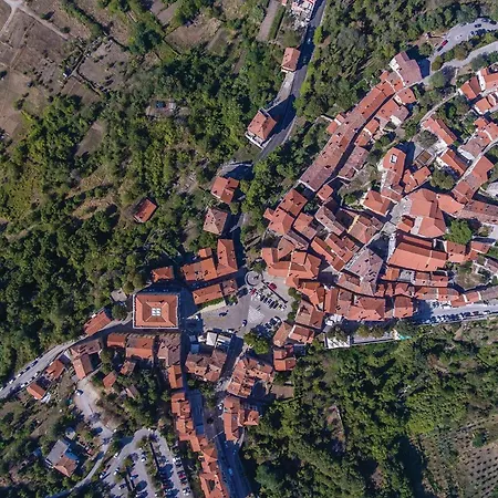 In Vlasici - With 2 Bedrooms, Wifi&outdoor Swimming Pool Vakantiehuis *